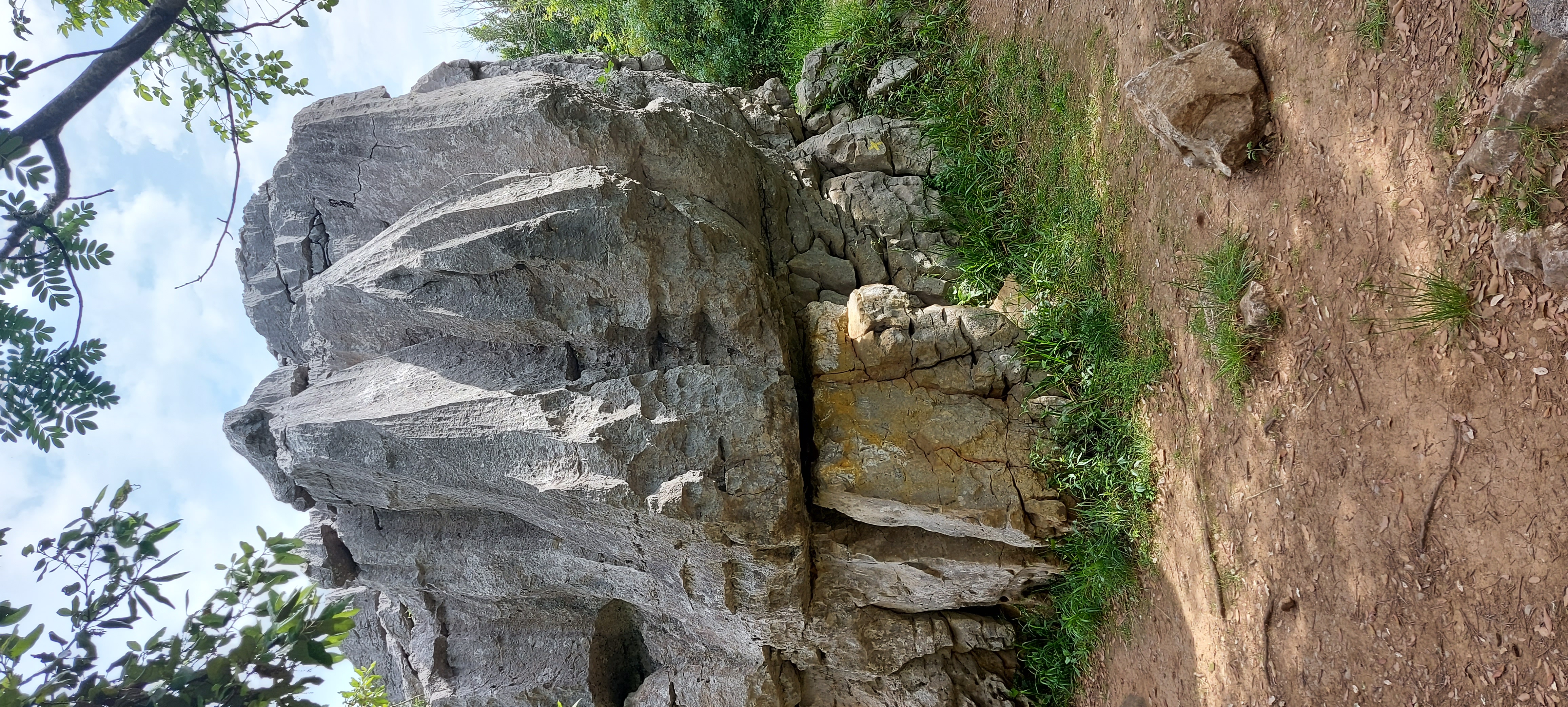sentier mer des rochers